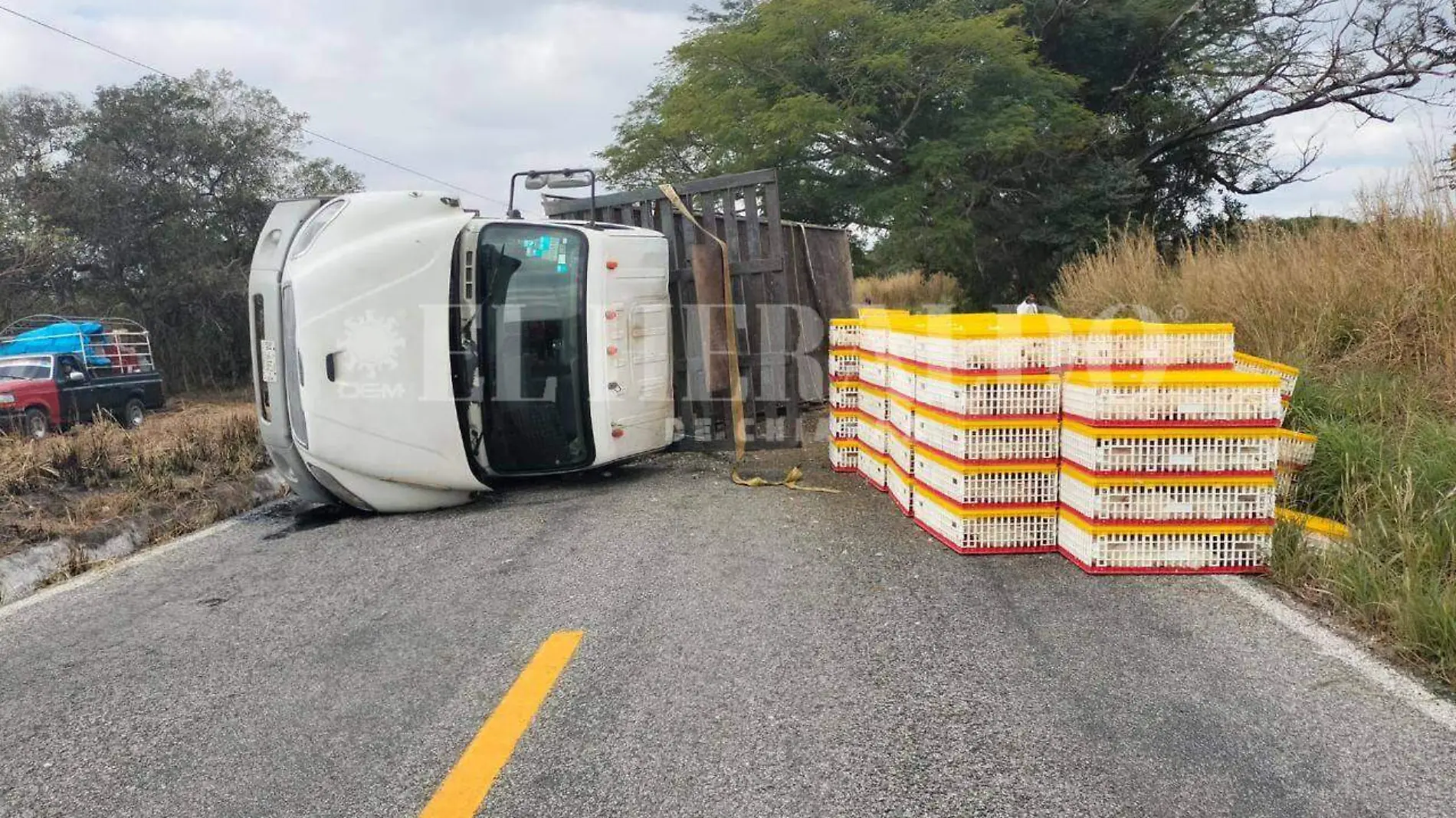 vuelca camion en jiquipilas (1)